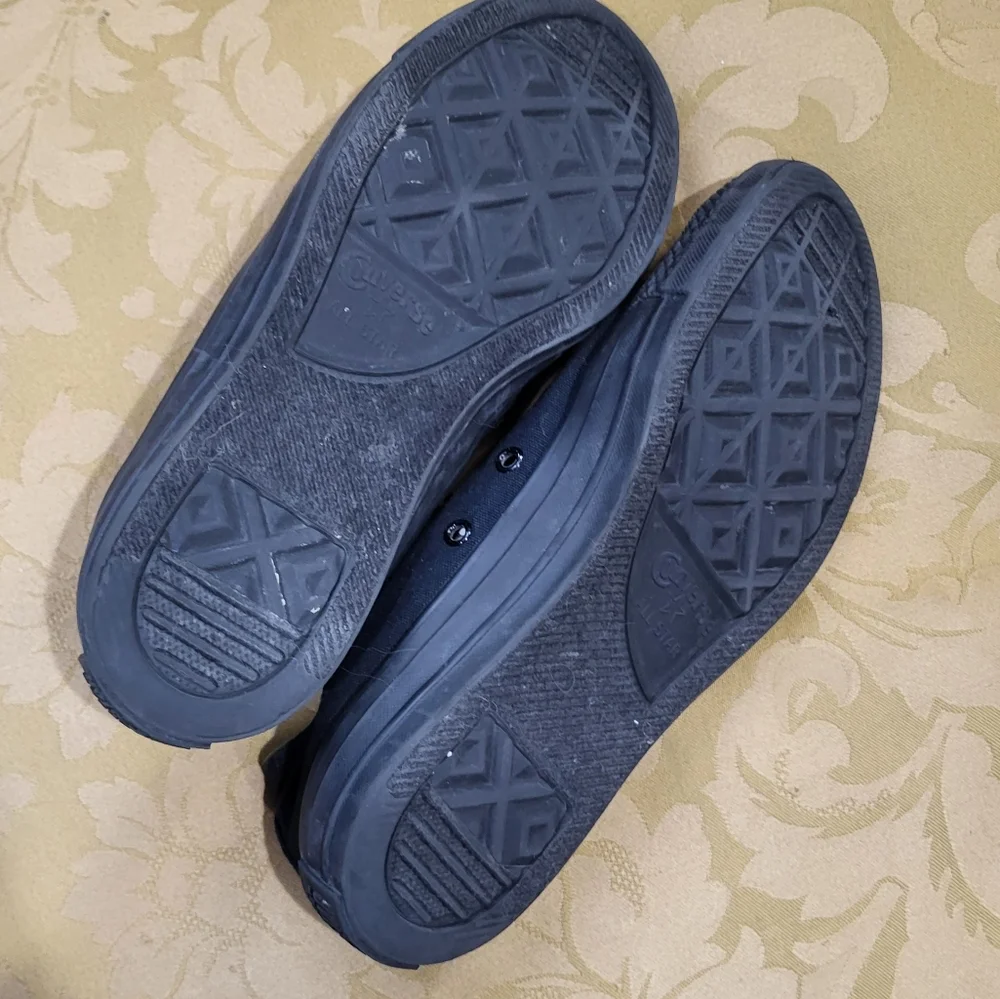 Black Converse Low Top Sneakers - Picture 4 of 8